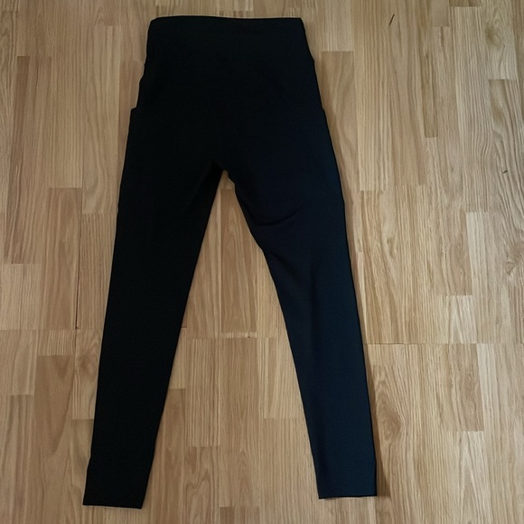 size small leggings from She has side pockets as well as good for the gym. - Picture 2 of 2